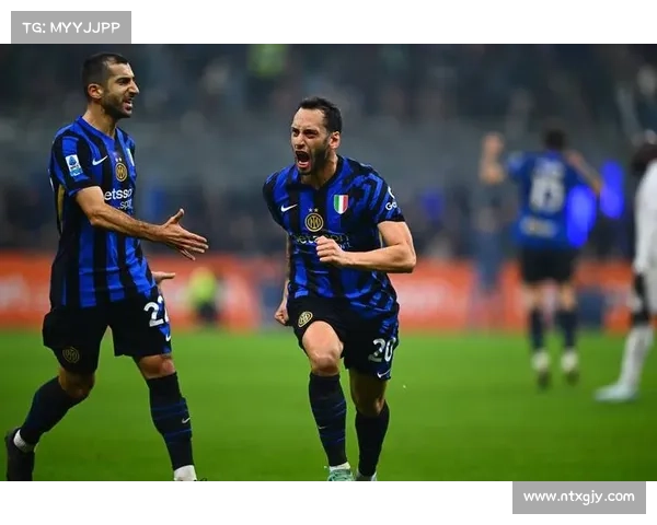 卡佩罗称恰尔汗奥卢跻身世界前三中场但场外因素影响表现巴雷拉状态下滑